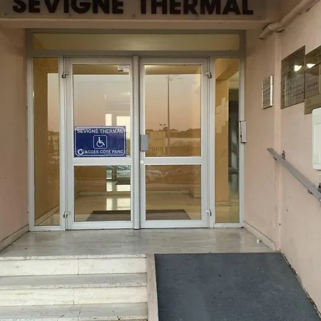 Apartament T1 Avec Loggia, Clim, Proche Thermes - Fr-1-571-60 *